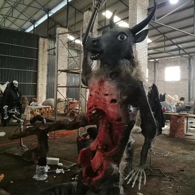 Dobra cena. Przerażające rekwizyty dekoracyjne na Halloween w Internecie