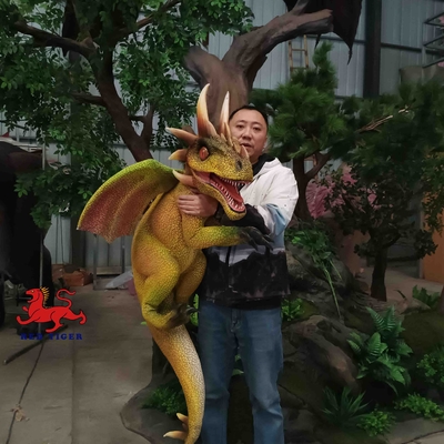Naturalnej wielkości realistyczny pacynka dinozaura interaktywna mucha smoka